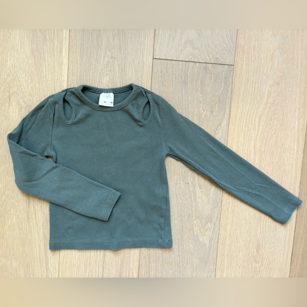 Zara shirt size 6-7